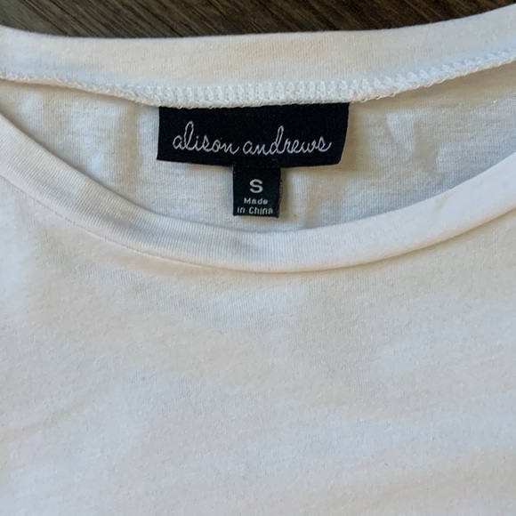 Alison Andrews white 3/4 top with bell sleeves size small - Picture 3 of 3